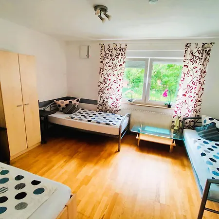 Sonnendeck Einladend Und Freundlich ラウプハイム